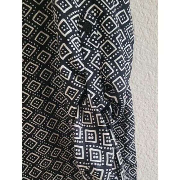 Dian Von Furstenberg Silk Roll Tab Seeve Blouse Women's Size 8 - Picture 4 of 9